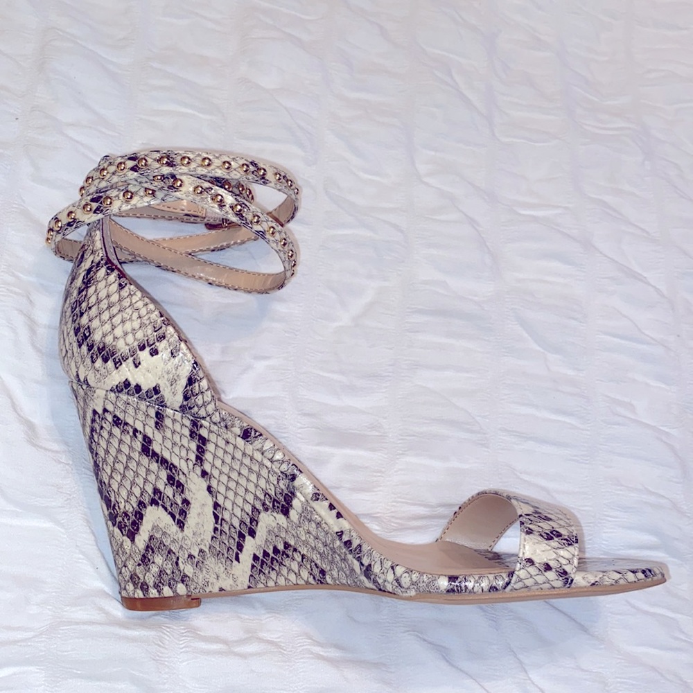 JLO Snakeskin Wedges with gold grommet ankle wrap - Picture 5 of 8